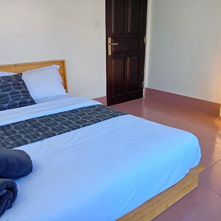 Mama Mega Homestay Pesanggaran ภายนอก รูปภาพ