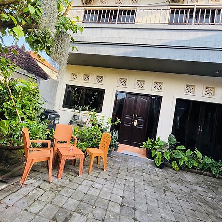 Mama Mega Homestay Pesanggaran ภายนอก รูปภาพ