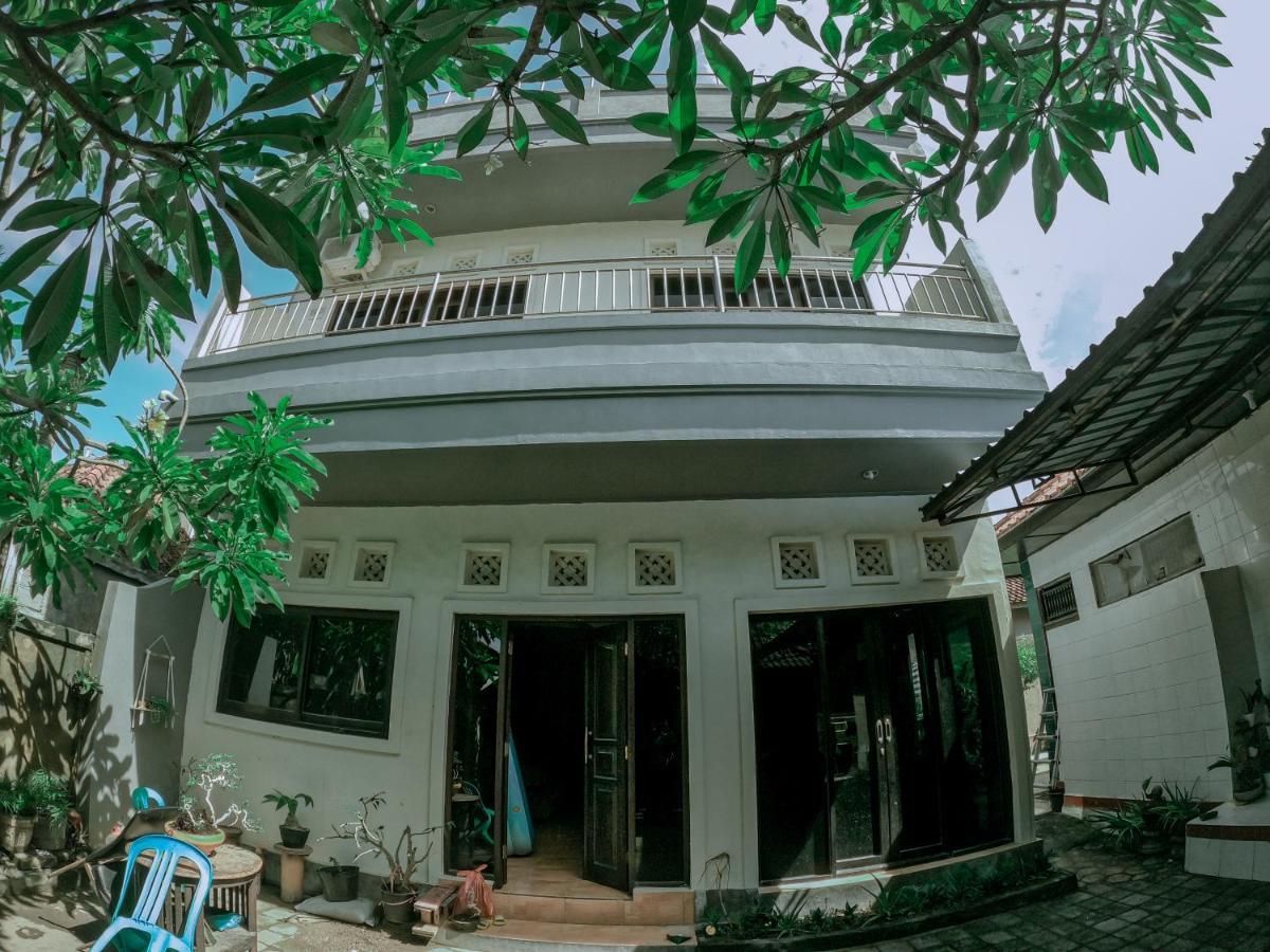 Mama Mega Homestay Pesanggaran ภายนอก รูปภาพ