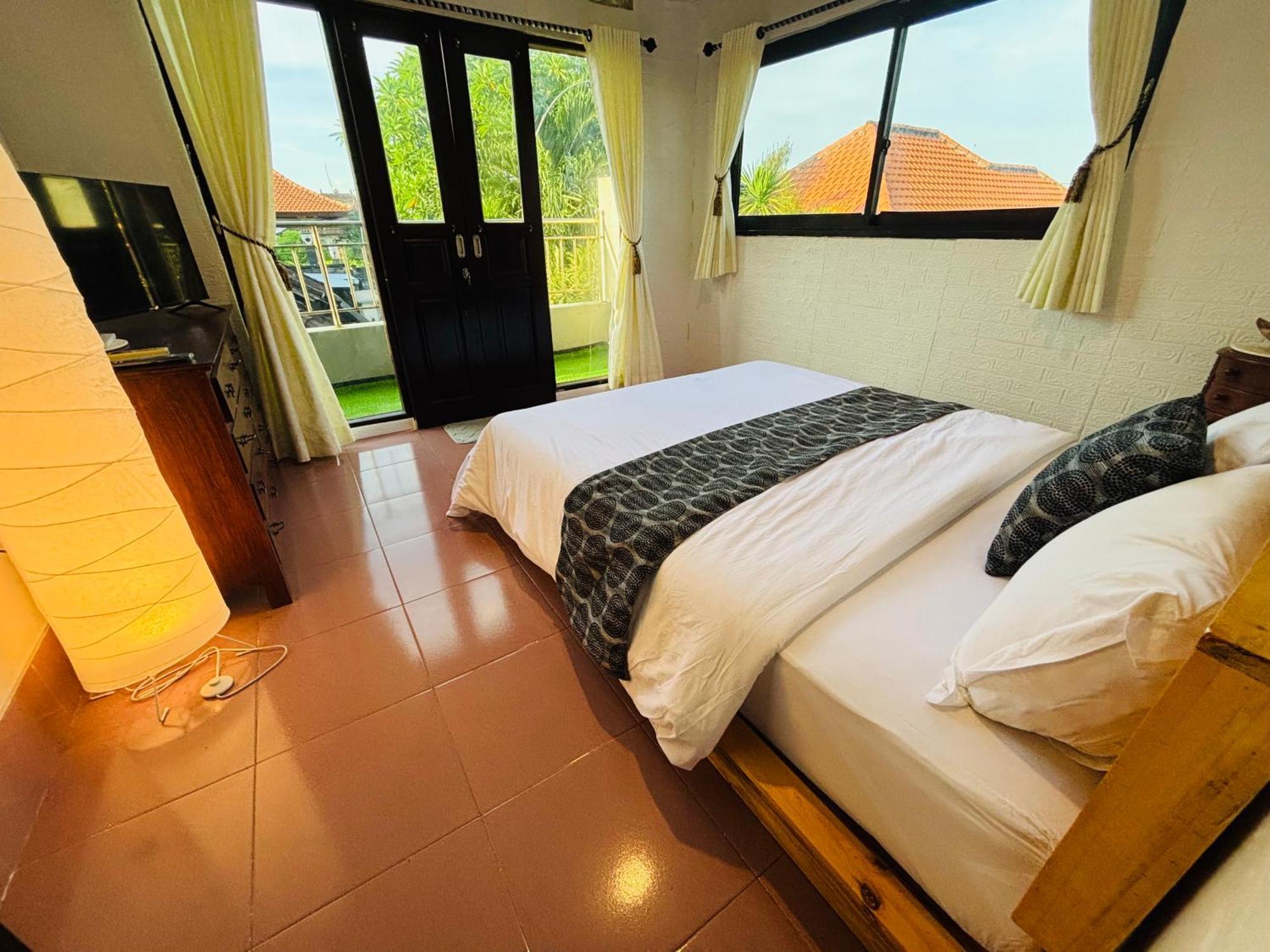 Mama Mega Homestay Pesanggaran ภายนอก รูปภาพ
