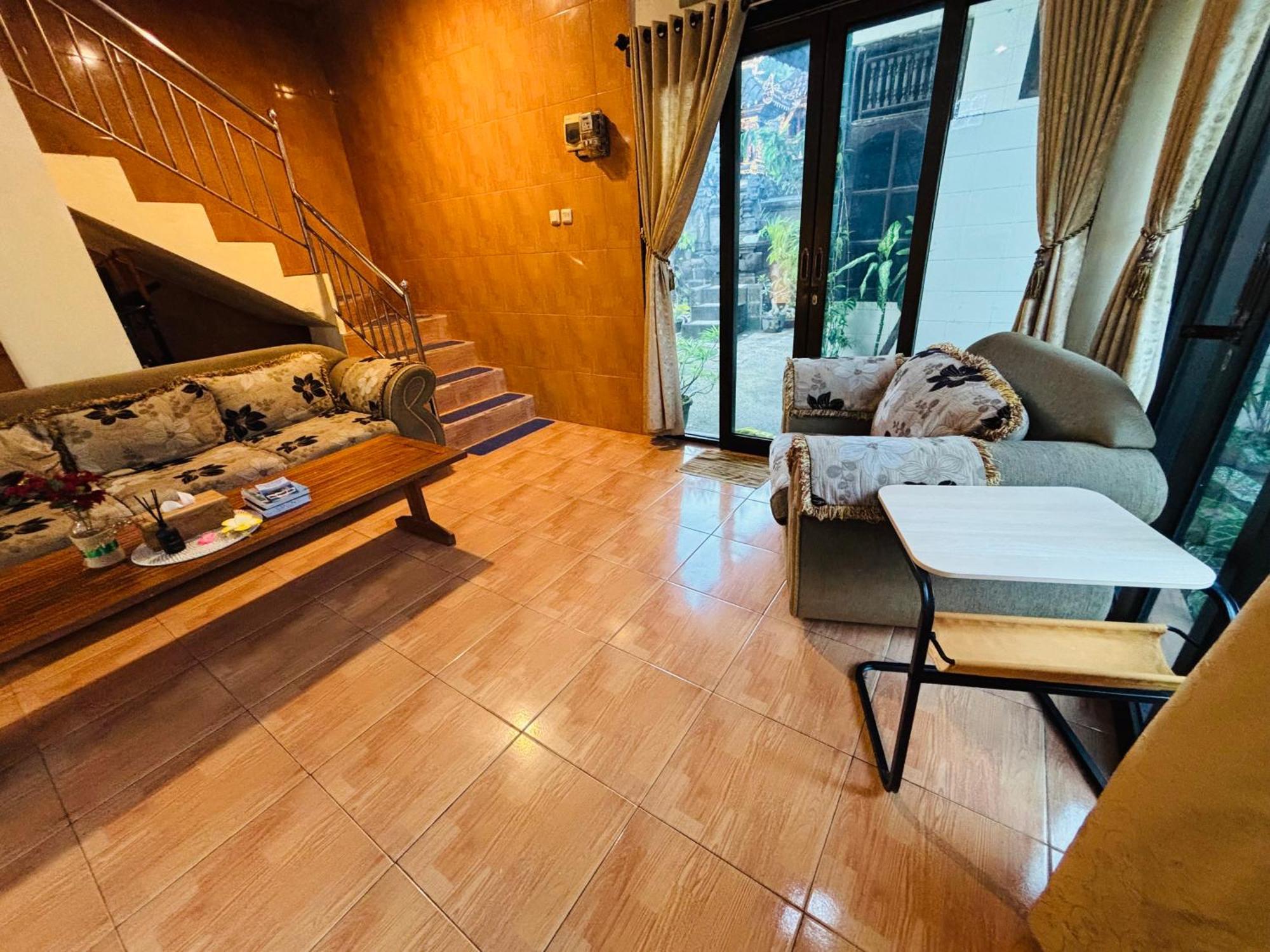 Mama Mega Homestay Pesanggaran ภายนอก รูปภาพ